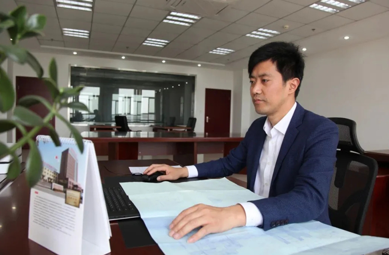海安名匠丨江蘇鵬飛集團(tuán)股份有限公司設(shè)計(jì)中心主任，高級(jí)工程師、高級(jí)技師李曉平